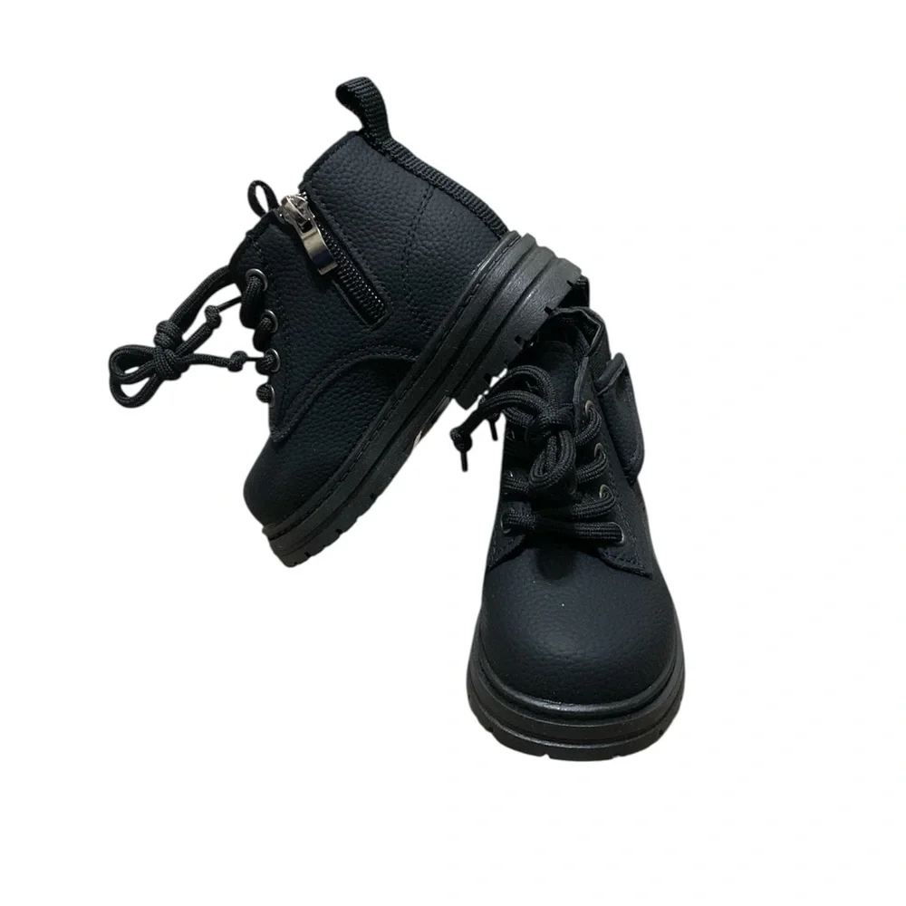 NWT Kids Black Lace-Up Boots Toddler‎ 7